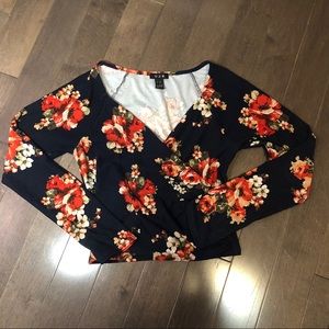 🎈2/20$🎈Floral crop top